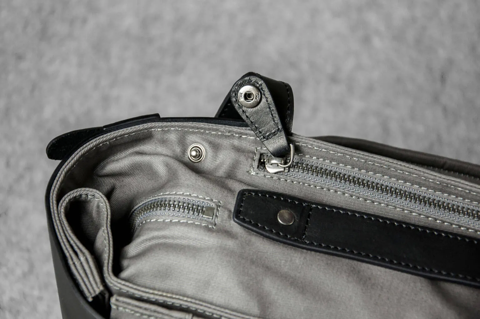 DESIGNER BACKPACK - grey