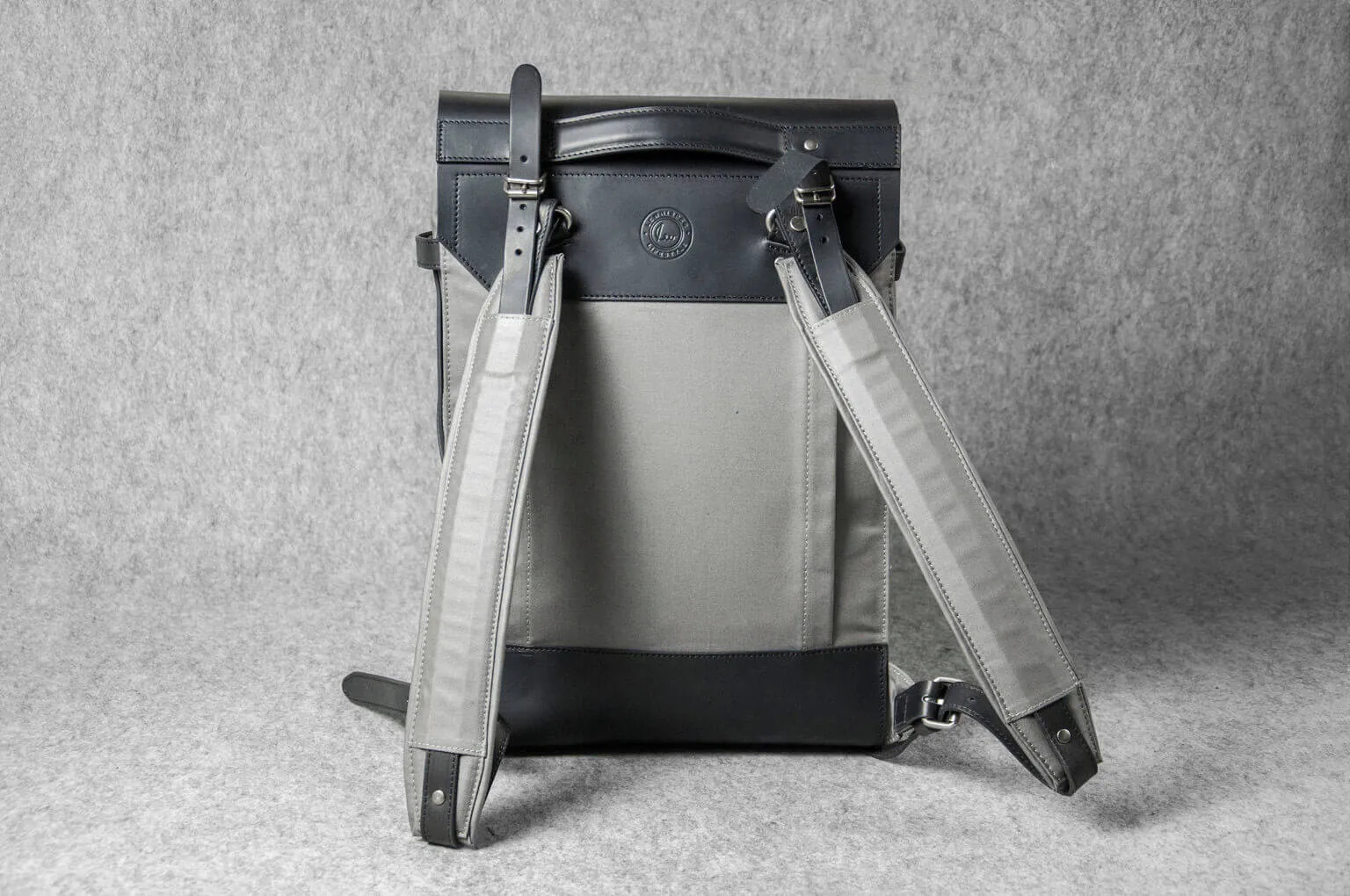 DESIGNER BACKPACK - grey