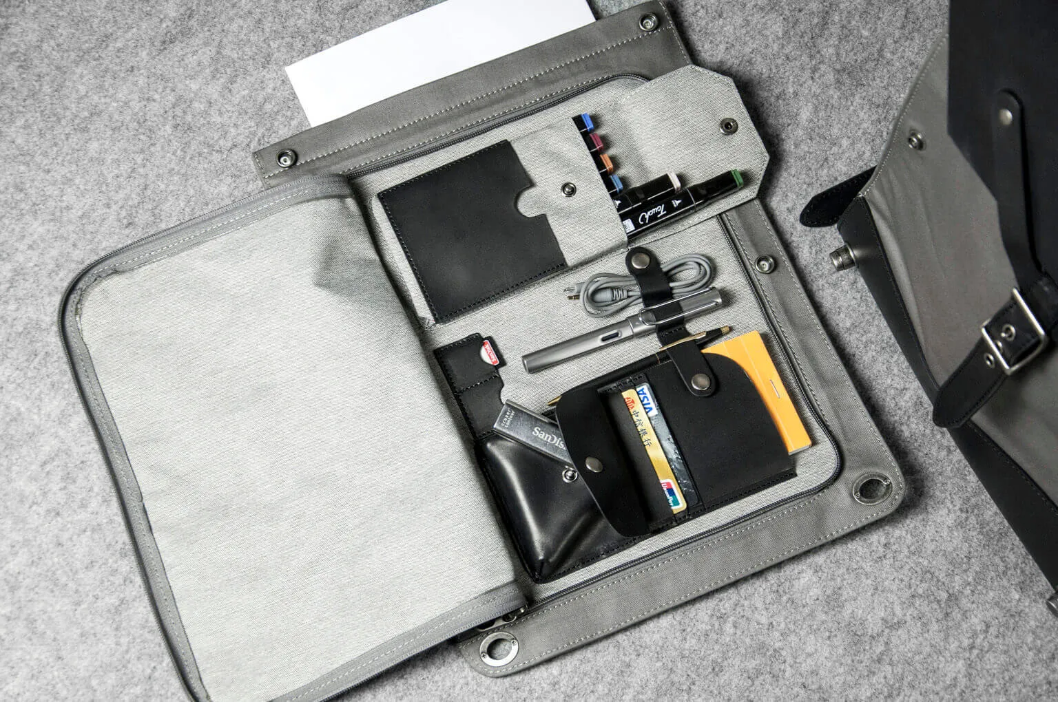 DESIGNER BACKPACK - grey