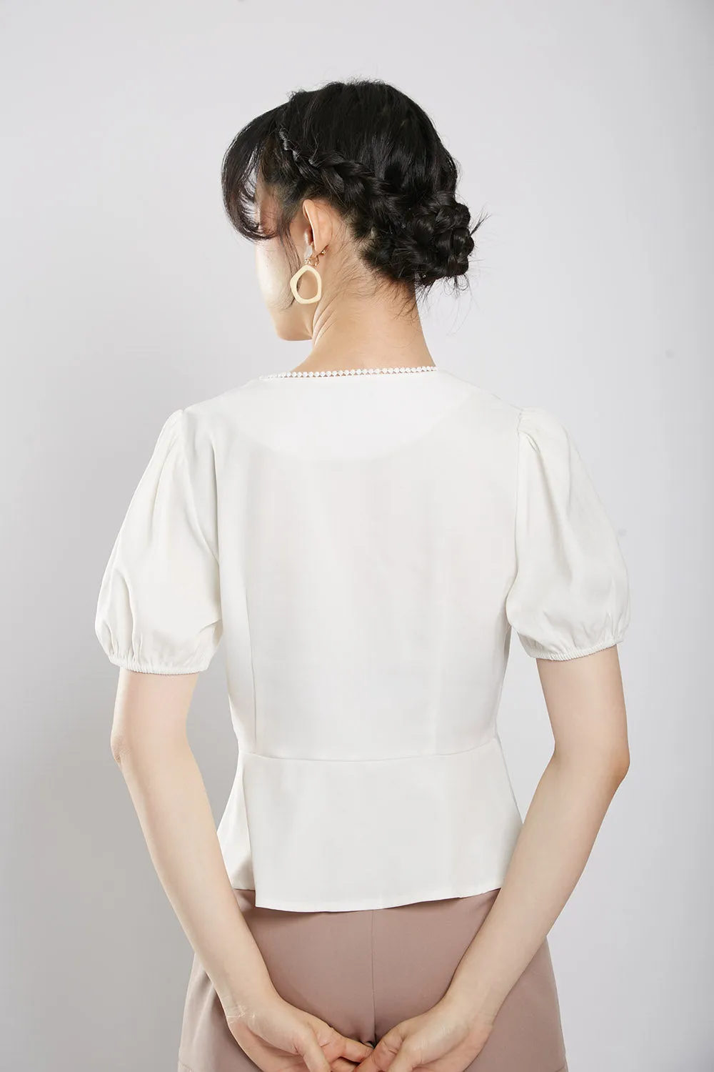 Felizia Blouse in White Crochet