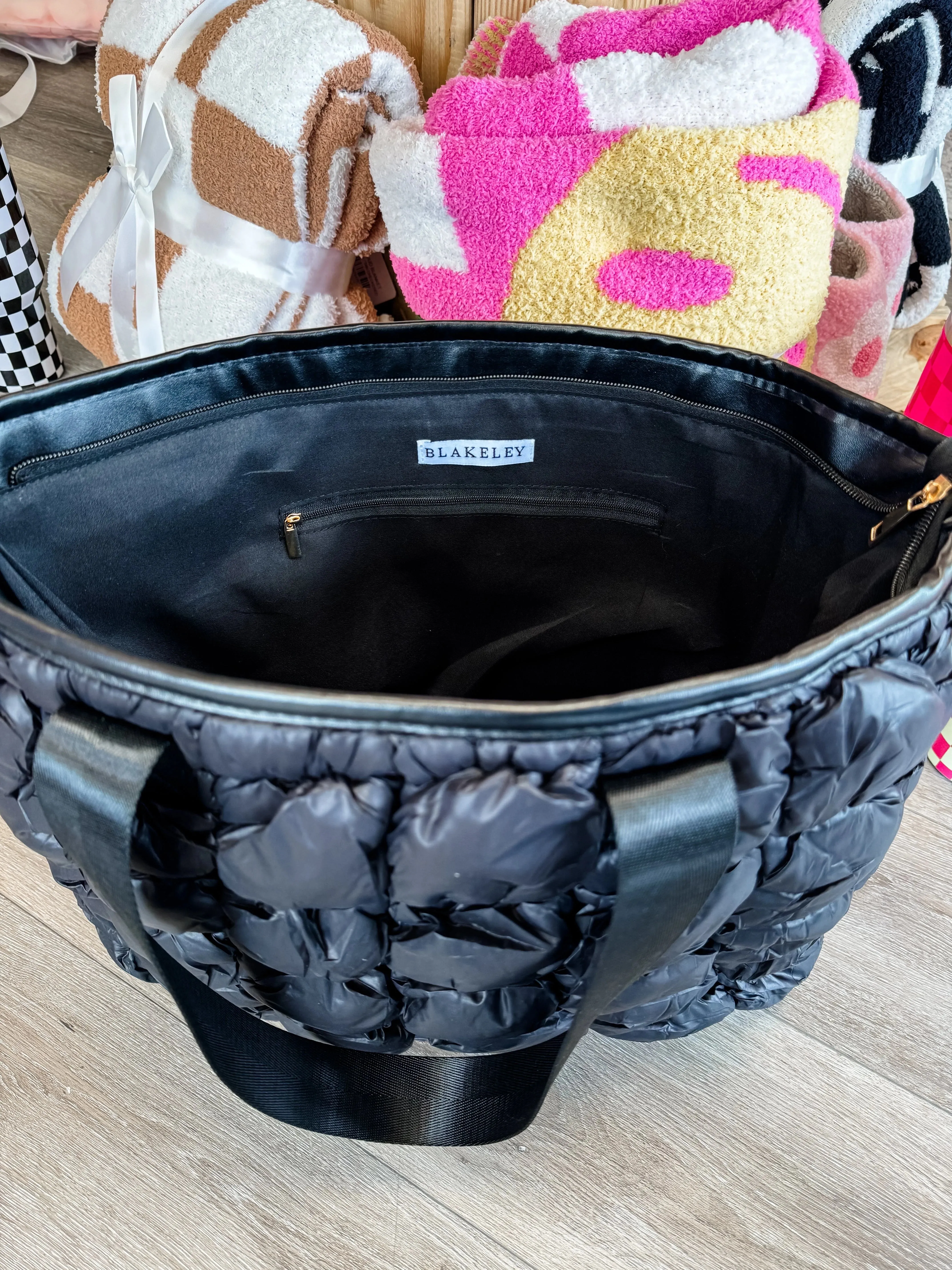 PREORDER- HOLIDAYS PUFFER BAG