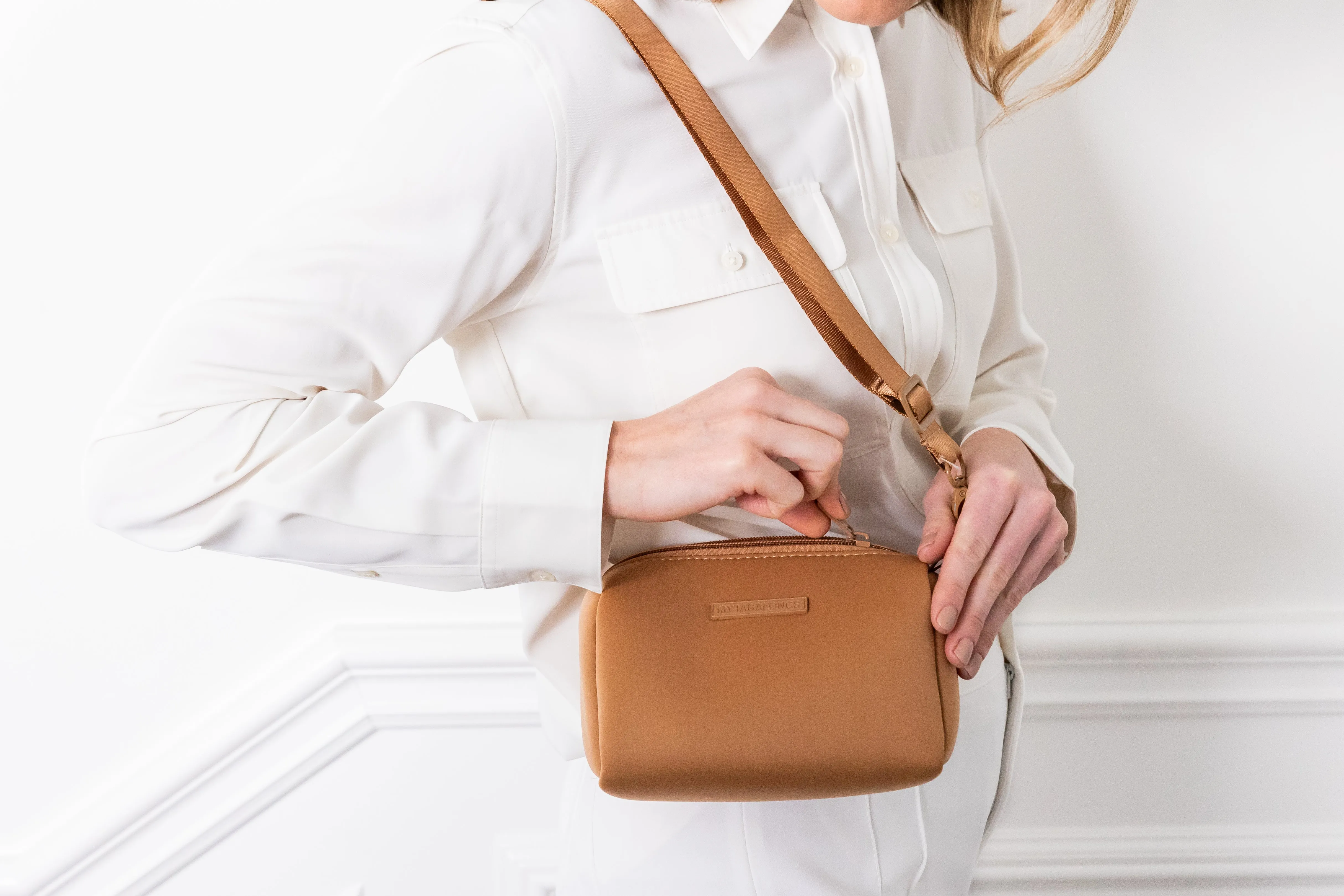 THE LORIE CROSSBODY - CARAMEL